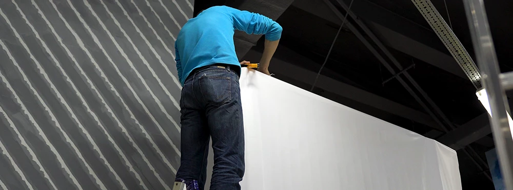 Person inserting an exhibition stand